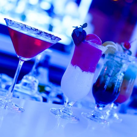 帝国世界宫殿酒店 阿卡普尔科 外观 照片 A cosmopolitan cocktail