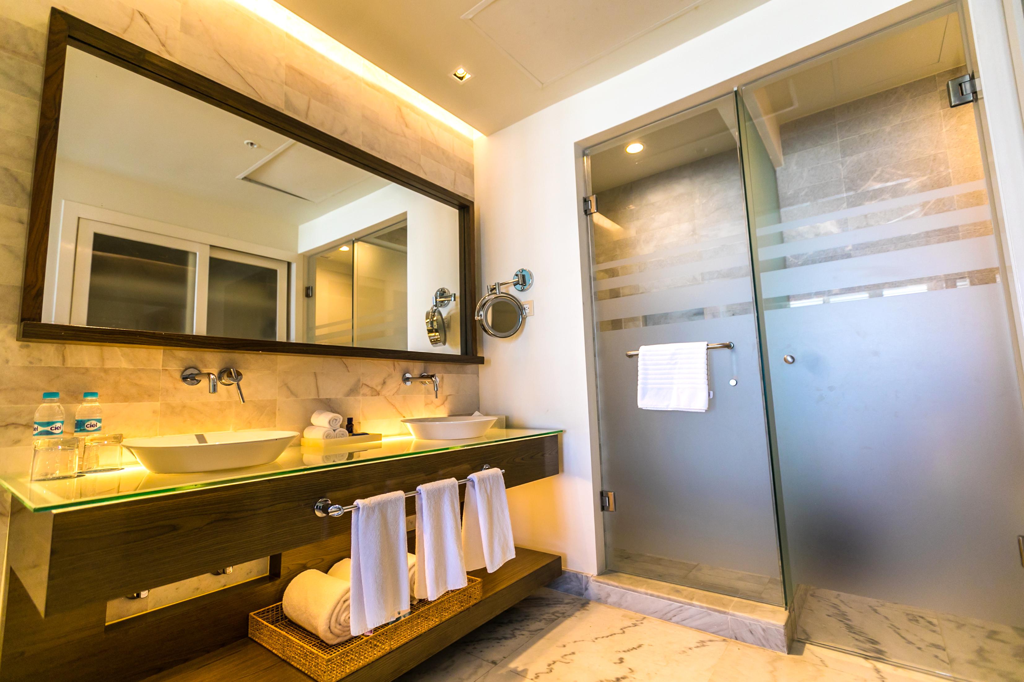 帝国世界宫殿酒店 阿卡普尔科 外观 照片 A bathroom in a hotel