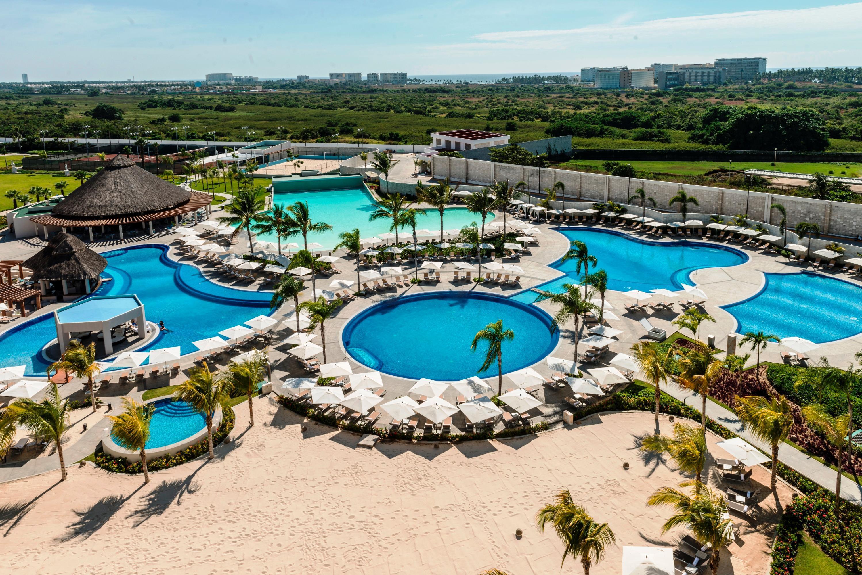 帝国世界宫殿酒店 阿卡普尔科 外观 照片 Aerial view of the resort