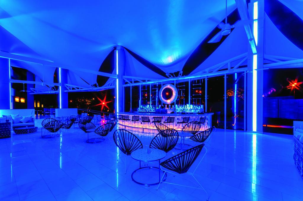帝国世界宫殿酒店 阿卡普尔科 外观 照片 The bar at the Sky Bar