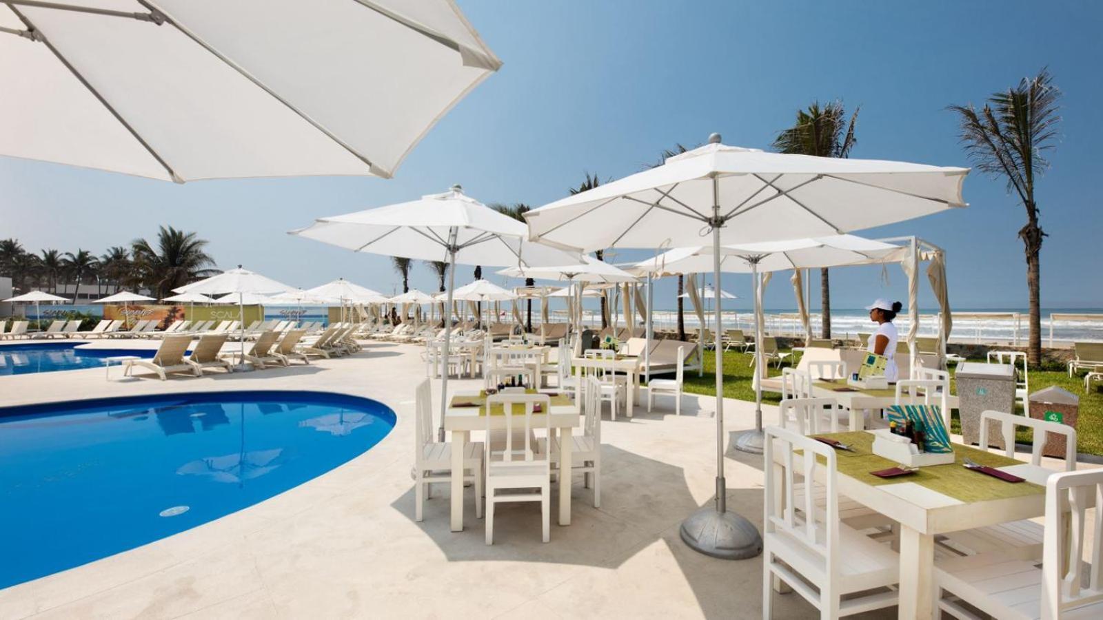 帝国世界宫殿酒店 阿卡普尔科 外观 照片 The beach at the resort