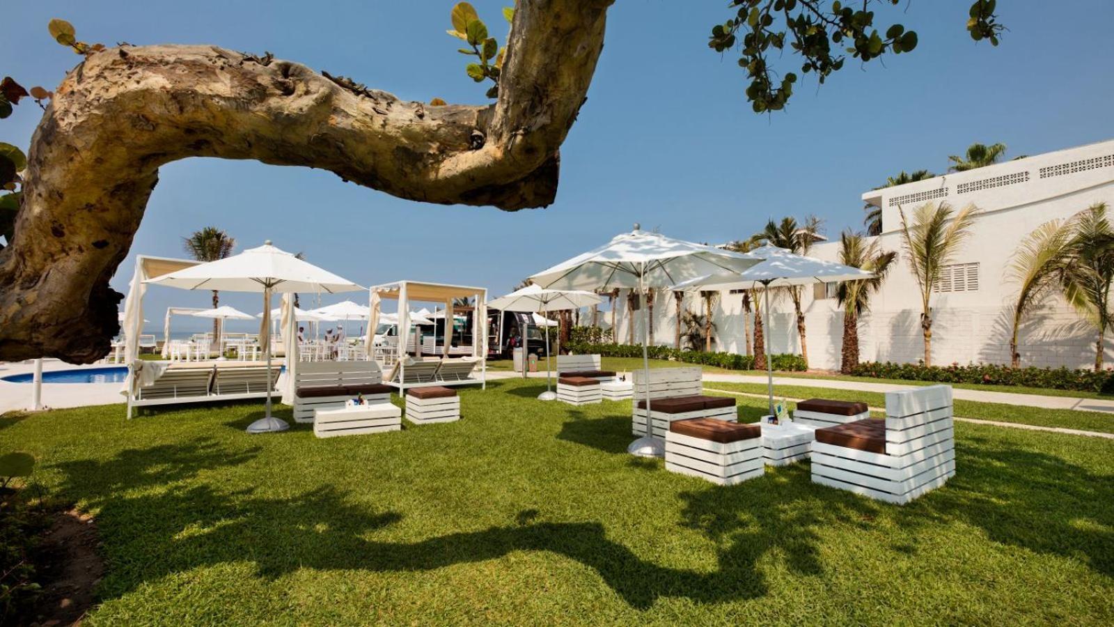 帝国世界宫殿酒店 阿卡普尔科 外观 照片 The beach club at the resort