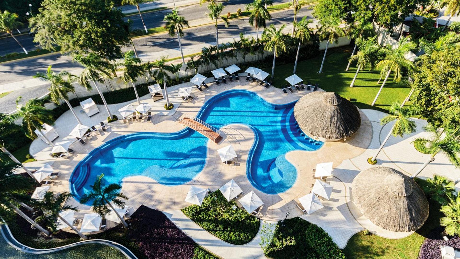 帝国世界宫殿酒店 阿卡普尔科 外观 照片 Aerial view of the pool at the Hotel